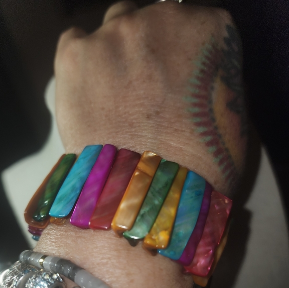 Vintage Multicolor Dyed Mother Of Pearl Bracelet - Picture 2 of 7